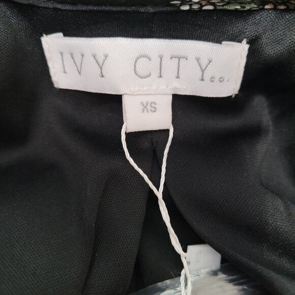 NWT Ivy City Womens Boho Whimsical Flowy Holly Berry Print Maxi Dress Size XS - Picture 6 of 9